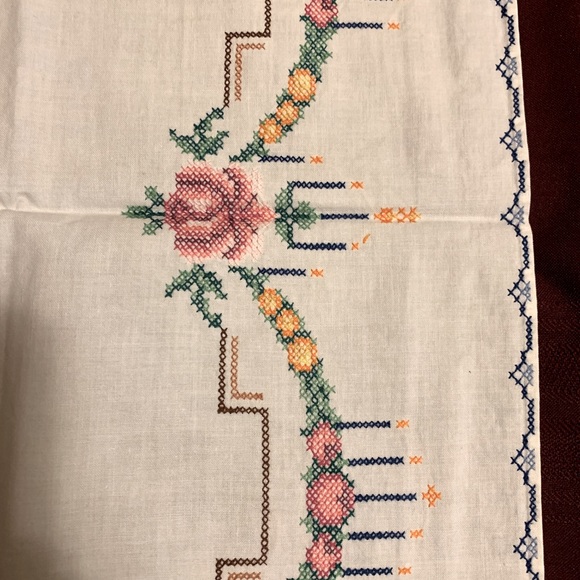 🌸 Vintage Hand-Embroidery Cross-Stitch Tablecloth from Poland - Picture 4 of 6